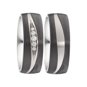 Zenubia Schmuck AG ➤ Trauringe aus Titan und Carbon mit 0,09 Karat Brillanten ➤ Carbon, Titan / silber, schwarz ➤ Titanfactory ➤ online bei Zenubia in Winterthur kaufen ➤ sofort lieferbar